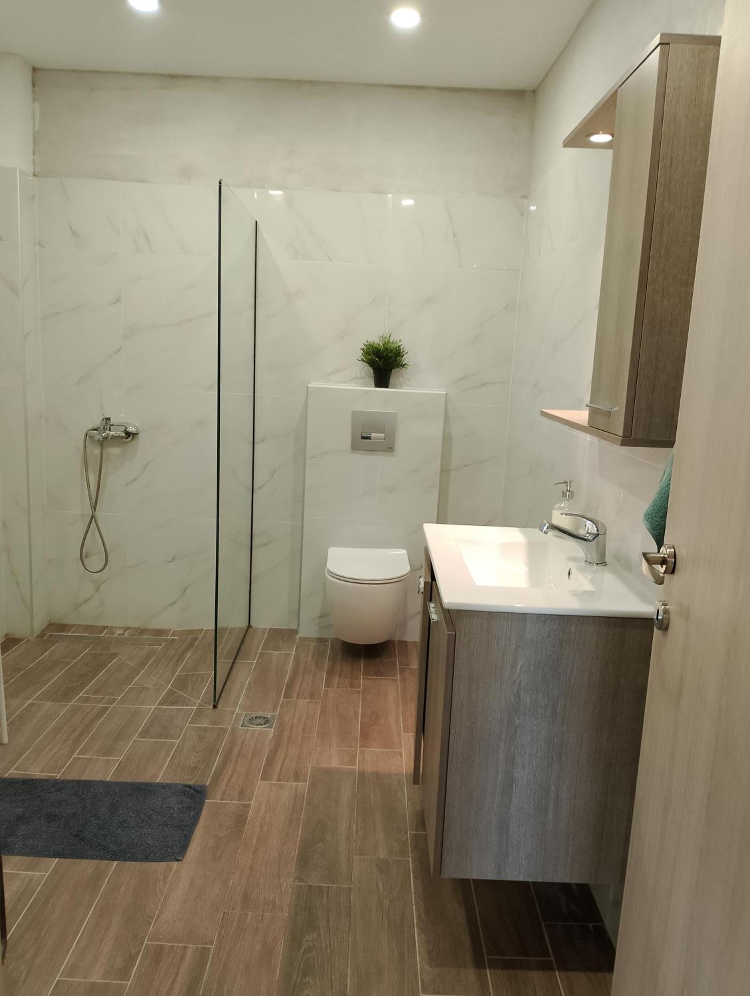 Navarino Apartment Drama